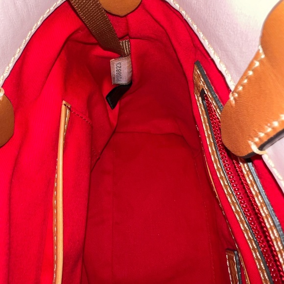 Dooney and Bourke, Brianna in blush color, textured shoulder bag/Crossbody - Picture 4 of 5